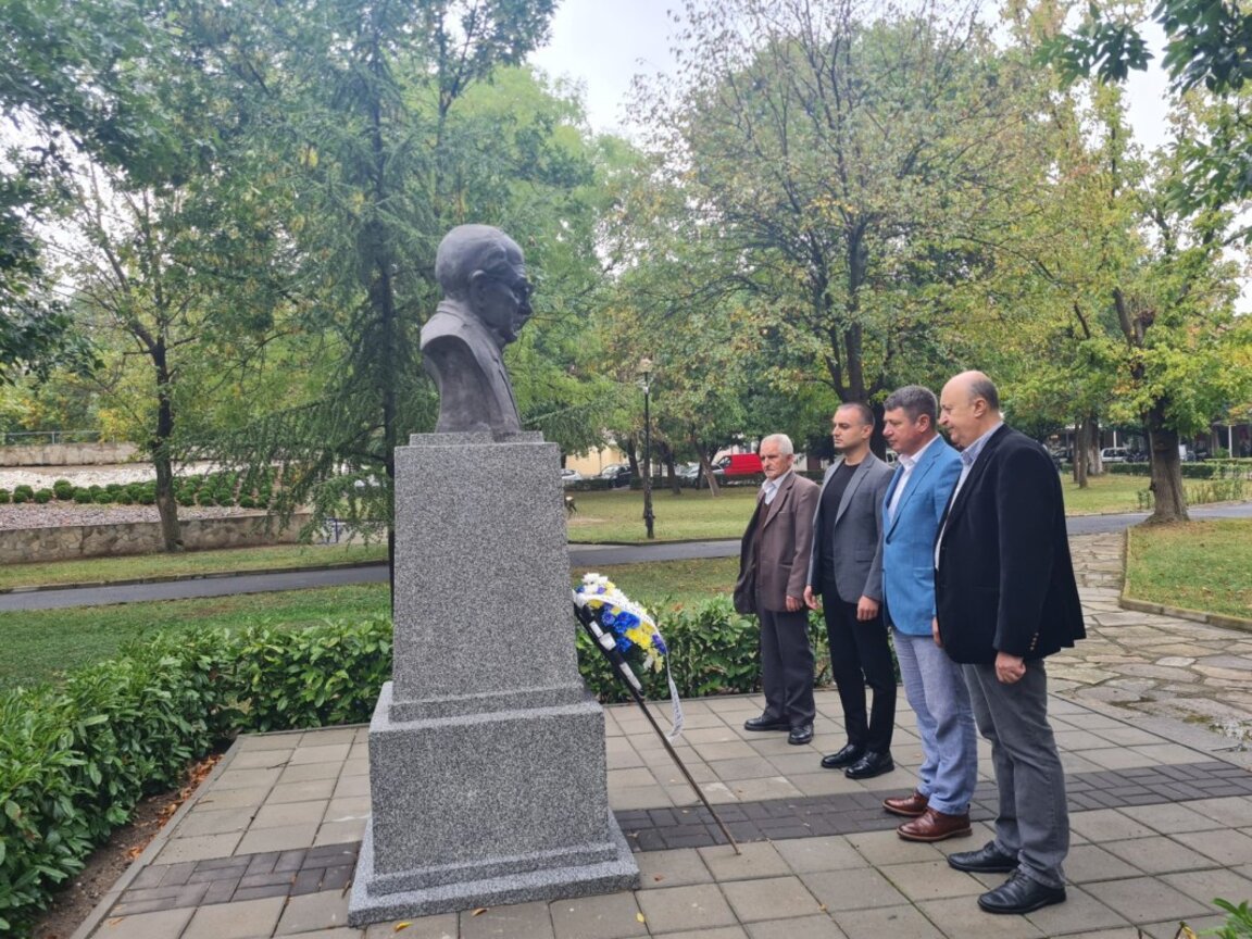 В Момчилград отбелязаха 102 години от рождението на Нури Адалъ