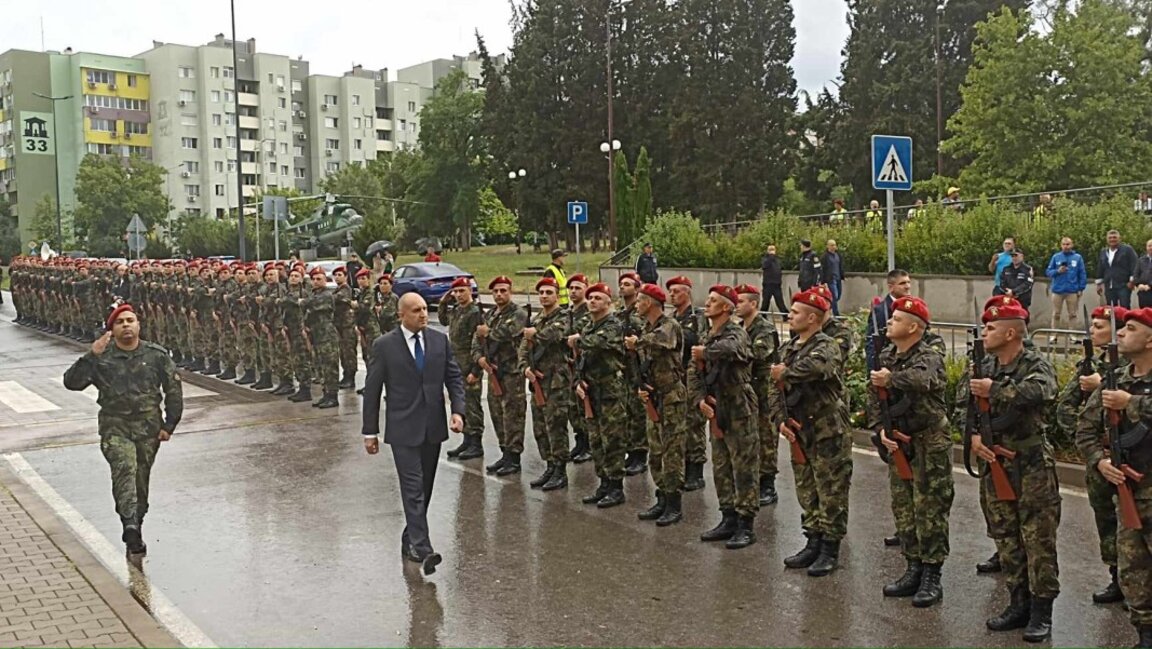 Президентът: Трябва да осигурим военна подготовка за младите