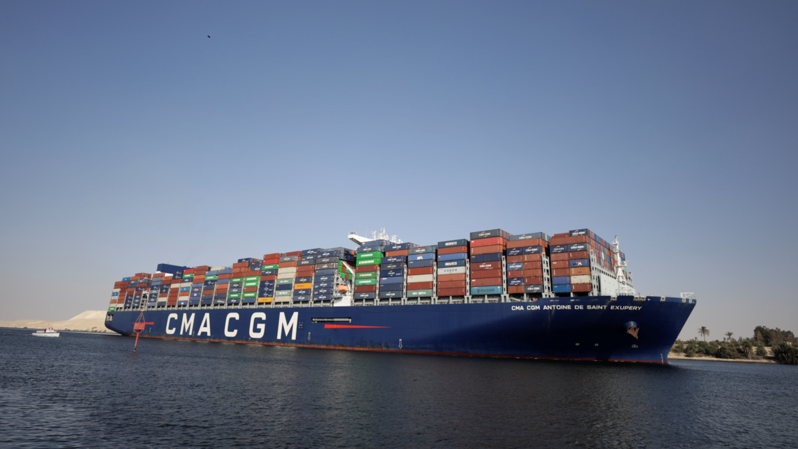 Корабни компании отварят сухопътни маршрути, за да избегнат Ормузкия проток