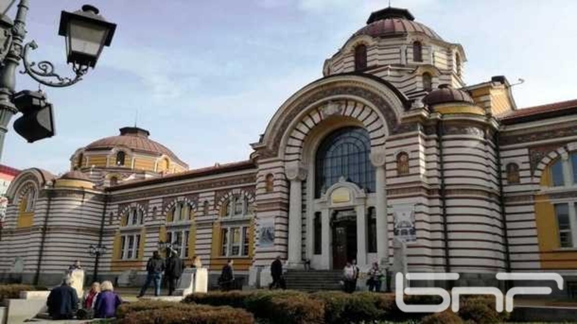 Фасадата на сградата