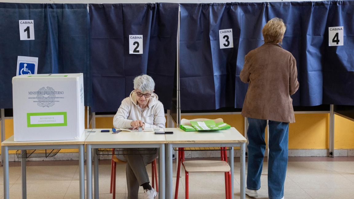 В избирателна секция в Милано, 22 март 2026 г.