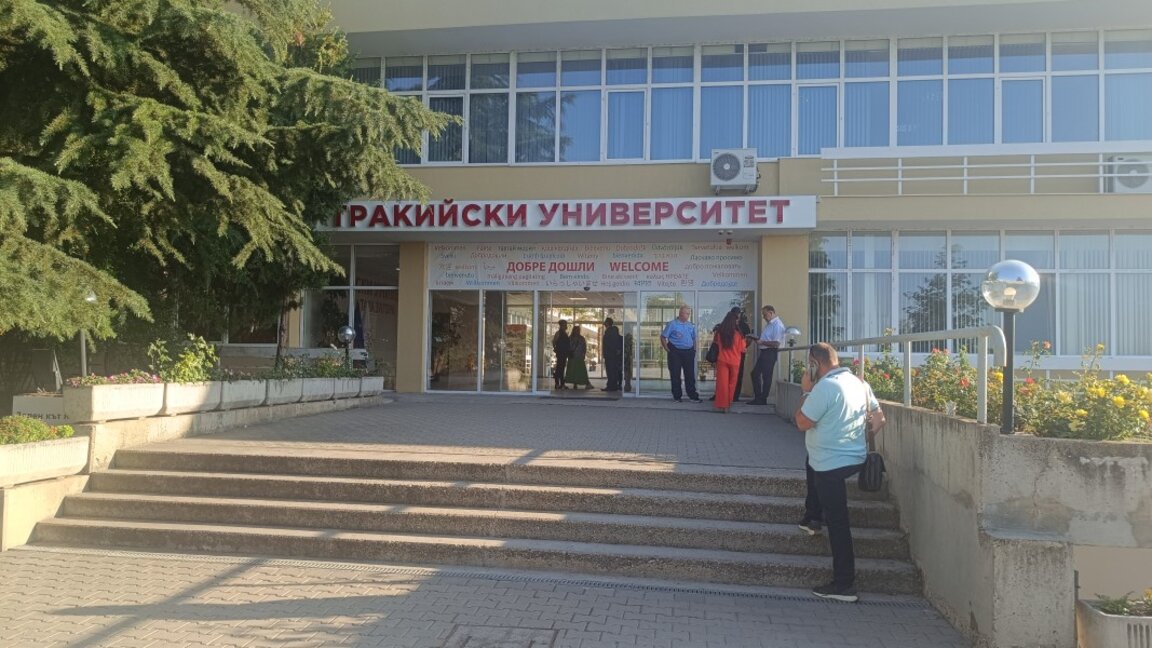 Около 500 кандидат-студенти се явиха тази сутрин на изпита по химия в Тракийския университет
