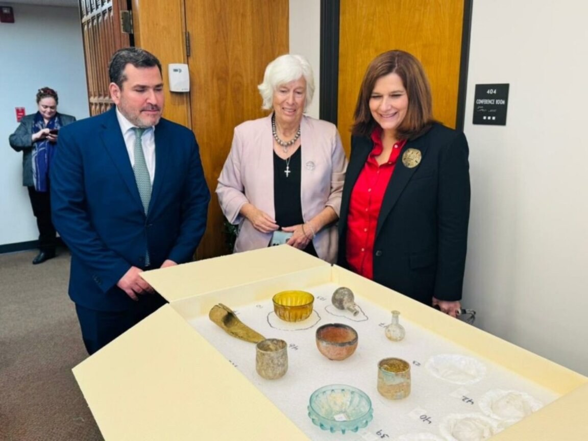 САЩ връщат 266 кипърски антики