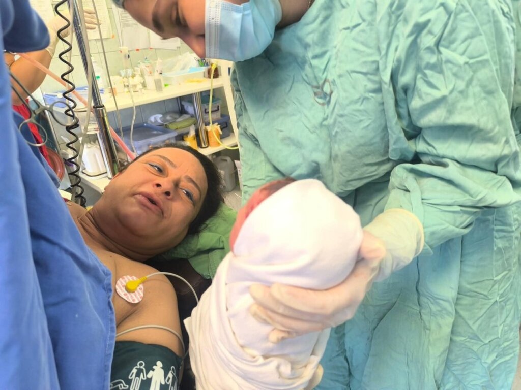 Пътни полицаи ескортираха с патрулка родилка до АГ- болницата във Варна