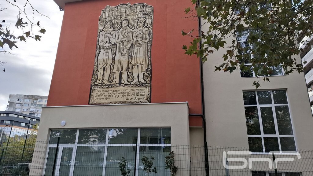 Кметът Димитър Николов откри новия учебен корпус в ОУ "Васил Априлов" (ВИДЕО)