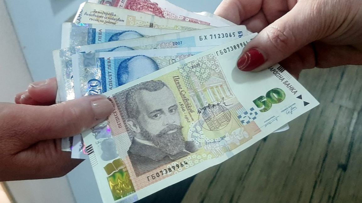 В Северна Македония вече не приемат левове