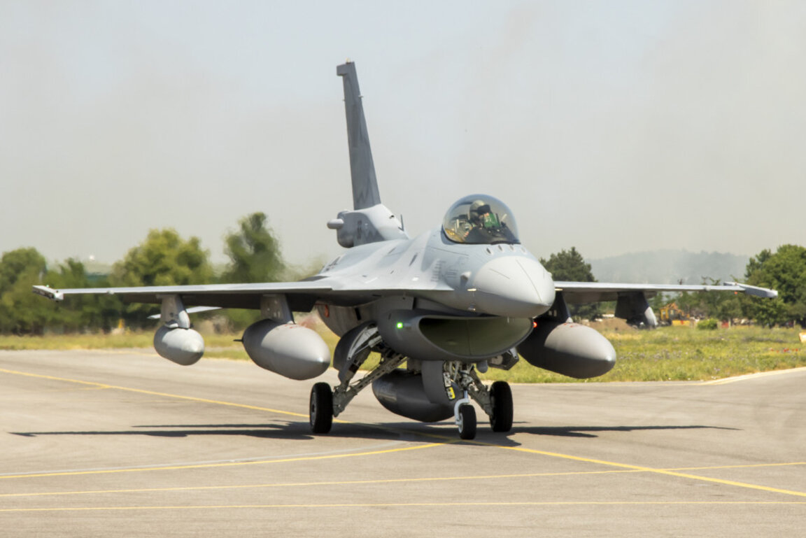 Avioni i dytë bullgar F-16 u ul në bazën ajrore Graf Ignatievo