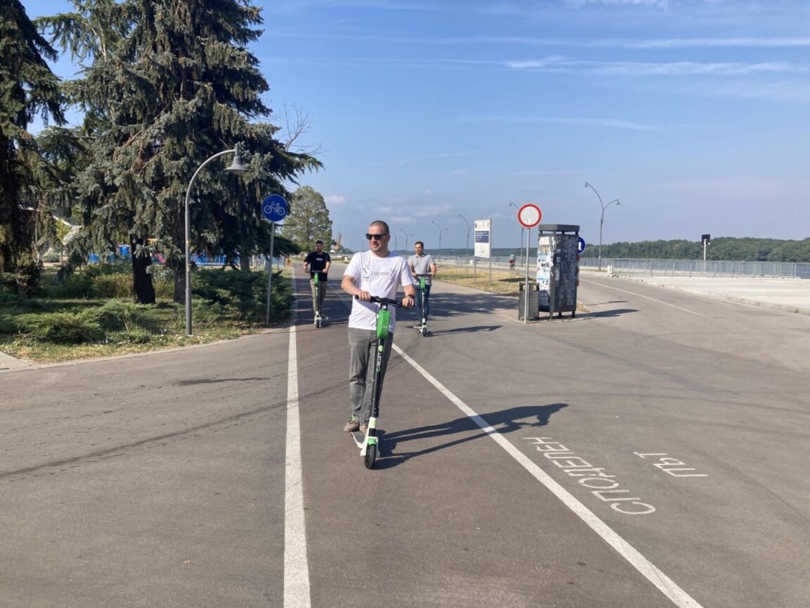 Parlamentul votează reguli mai stricte pentru conducătorii de scutere electrice