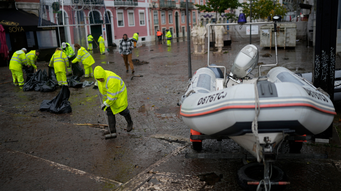 4 жертви на бурята "Кристин" в Португалия