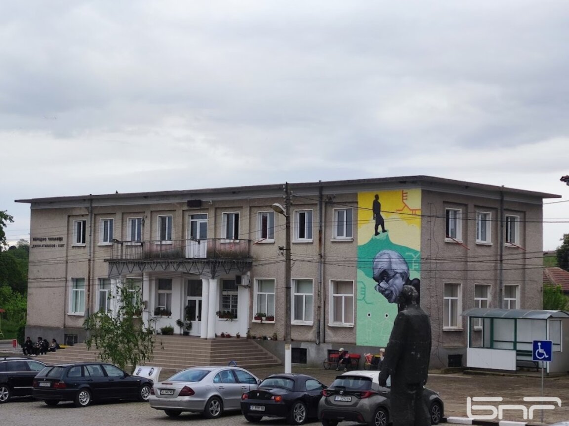 Възстановяват изгорелия покрив на читалището в ямболското село Бояджик