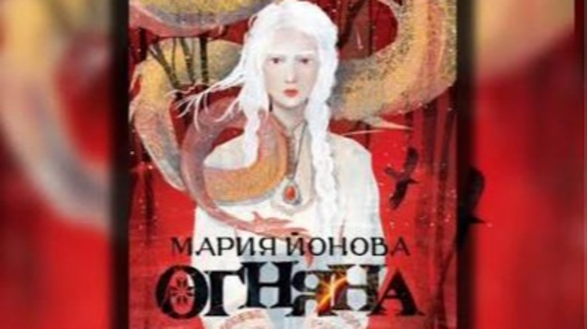 Нежна девойка с брадва в ръка
