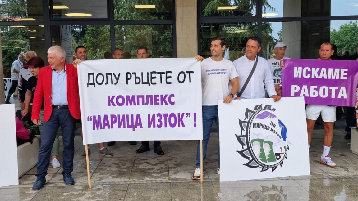 Διαμαρτυρόμενοι ανθρακωρύχοι αποκλείουν δρόμους στη χώρα