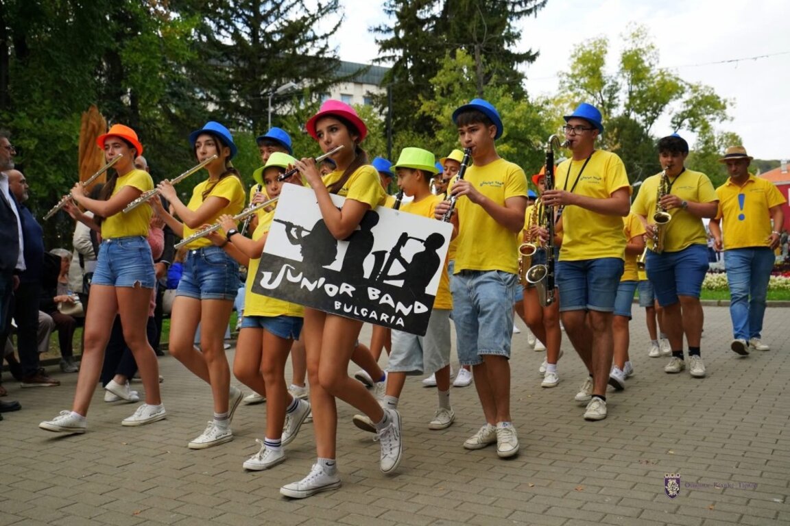 "Джуниър бенд“