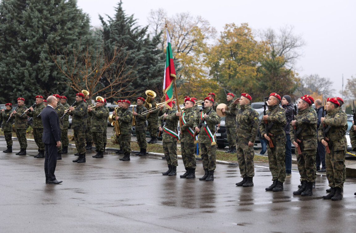 Президентът е на посещение в 61-ва Стрямска  бригада