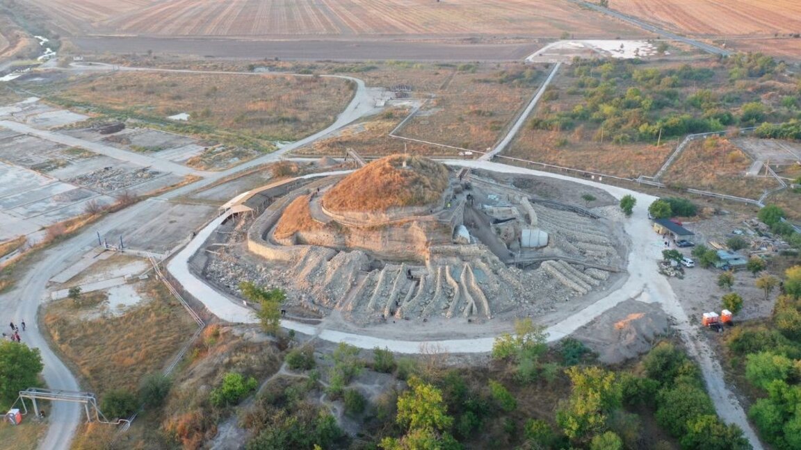Фото: Доисторический соледобывающий и городской центр Провадия-Солеварня