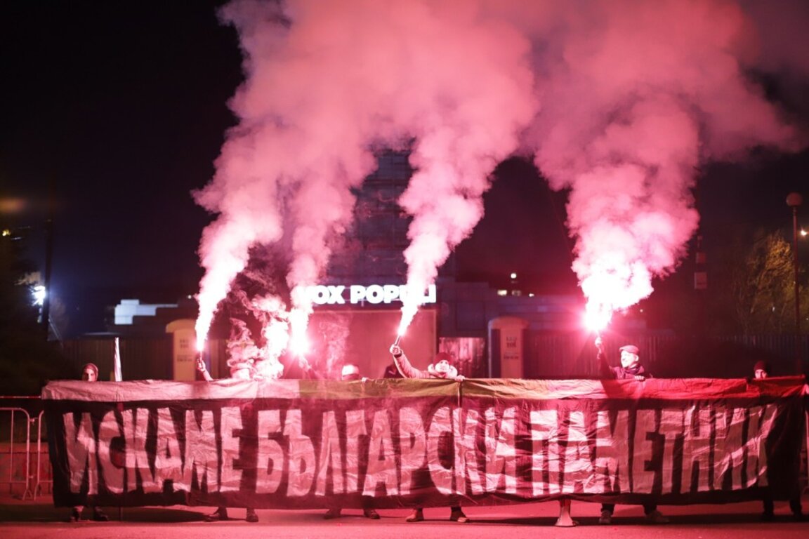 Мирна демонстрация в подкрепа на премахването на Паметника на съветската армия