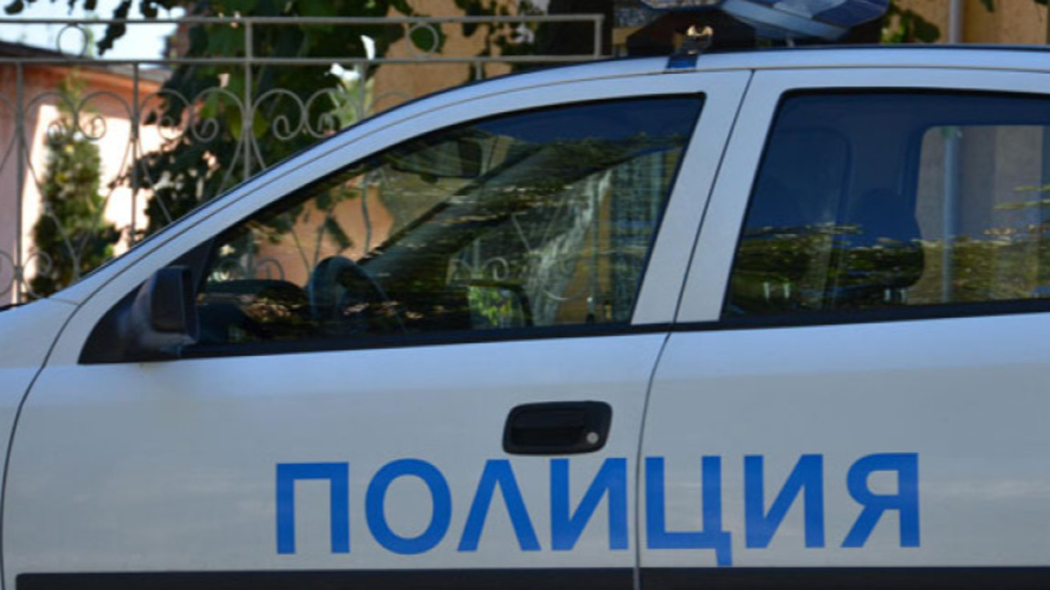 Крадец насочи газов пистолет към полицаи