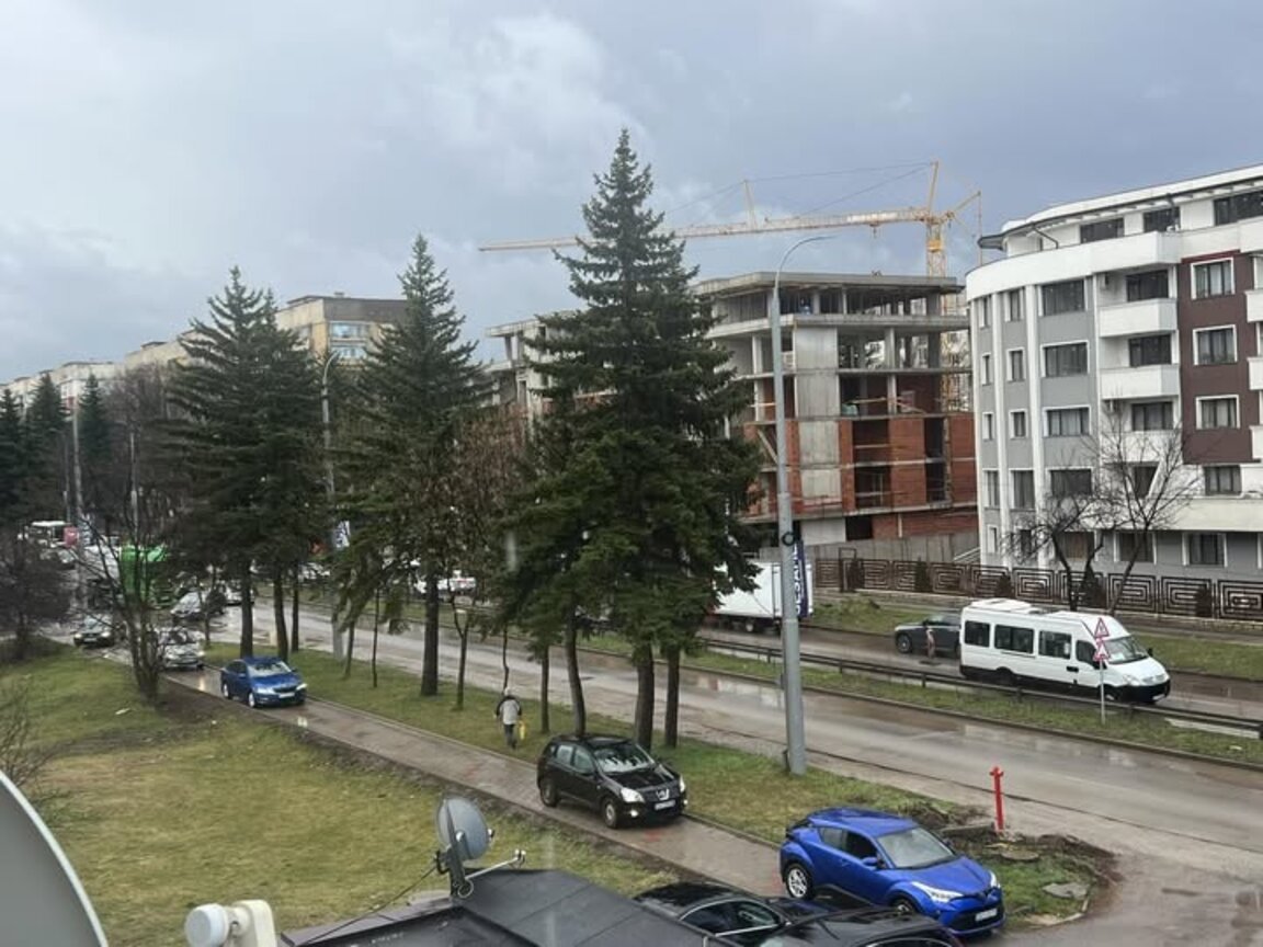 Четирима шофьори глобени за каране по тротоар в Перник