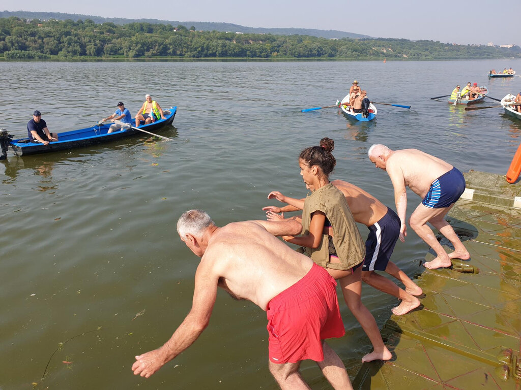 Traversée collective du Danube à la nage pour la 68e fois