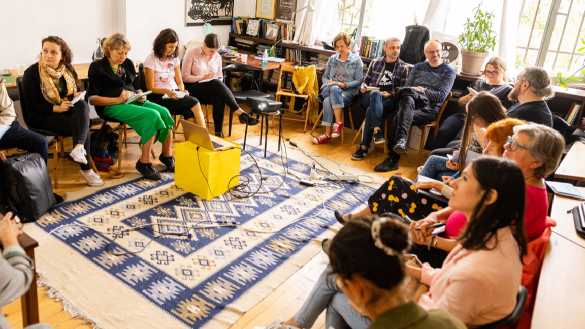 Канят преводачи от български за кошери по превод и редактиране в София