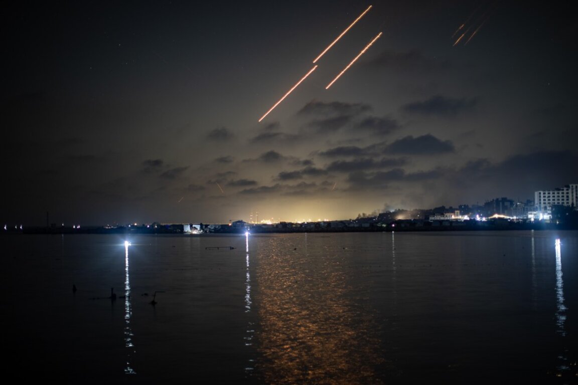 Иран е изстрелял стотици ракети към Израел