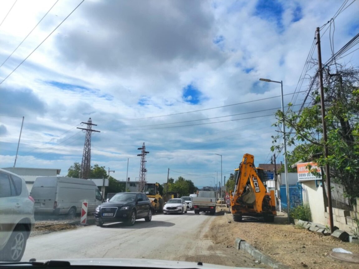 Временно затварят заради асфалтиране част от улица "Прилеп", задръстванията вече са факт