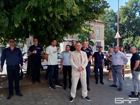 Полицаите в Кюстендил на мълчалив протест