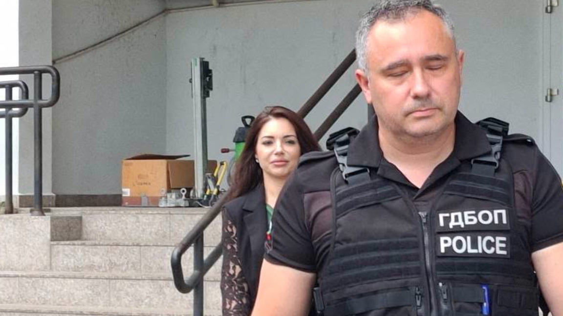ГДБОП влезе във ВиК-Бургас, изведоха за разпит заместник-директора (ОБНОВЕНА)