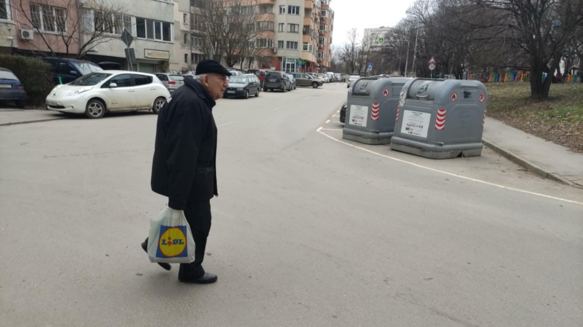 По ваш сигнал: Спешно да бъде поставена пешеходна пътека на ул. "Карамфил"