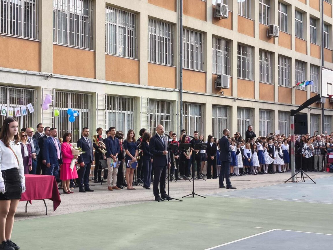 Румен Радев: От поколения първият учебен ден е истинско вълнение за всеки български дом