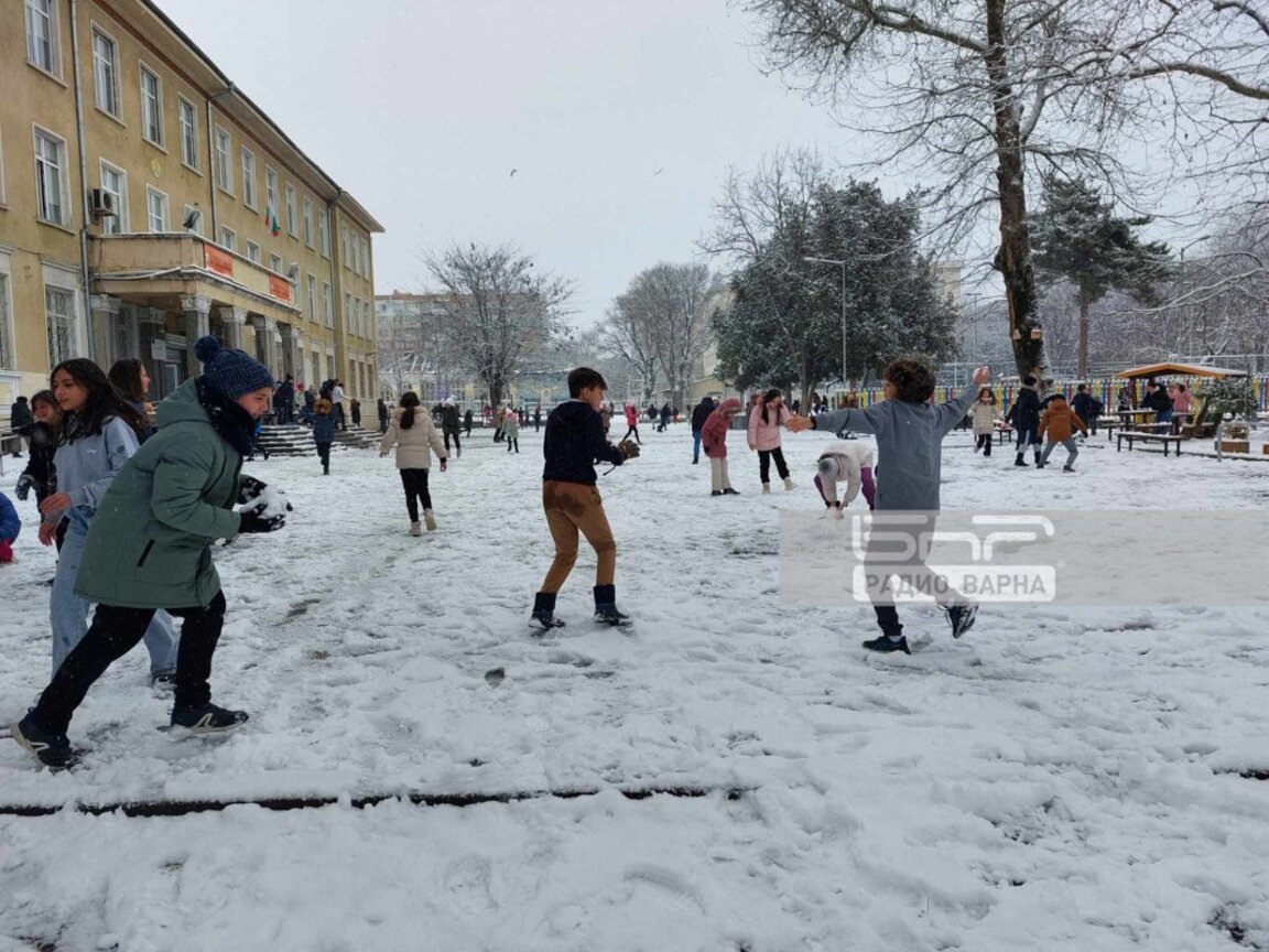 Къде във Варненско учат дистанционно (ОБНОВЯВА СЕ)