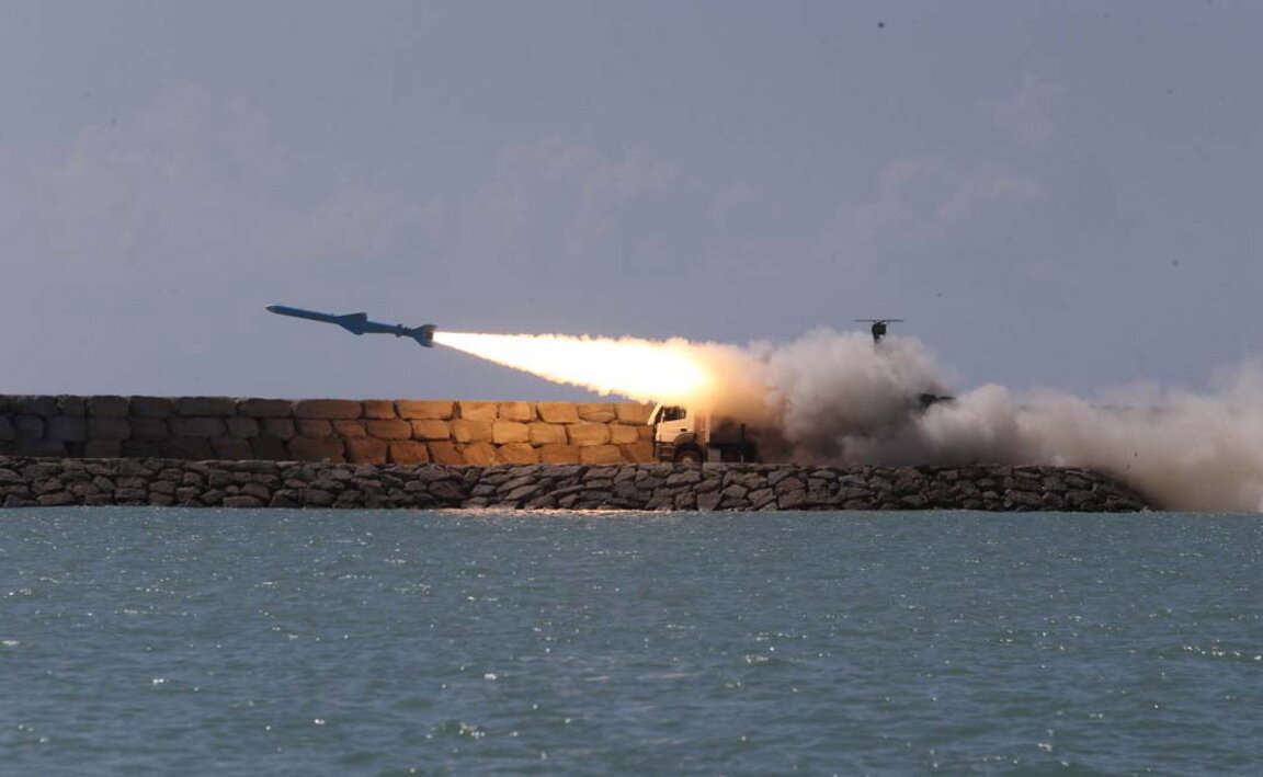 Крилата ракета „Гадир“, изстреляна по време на иранските военни учения.