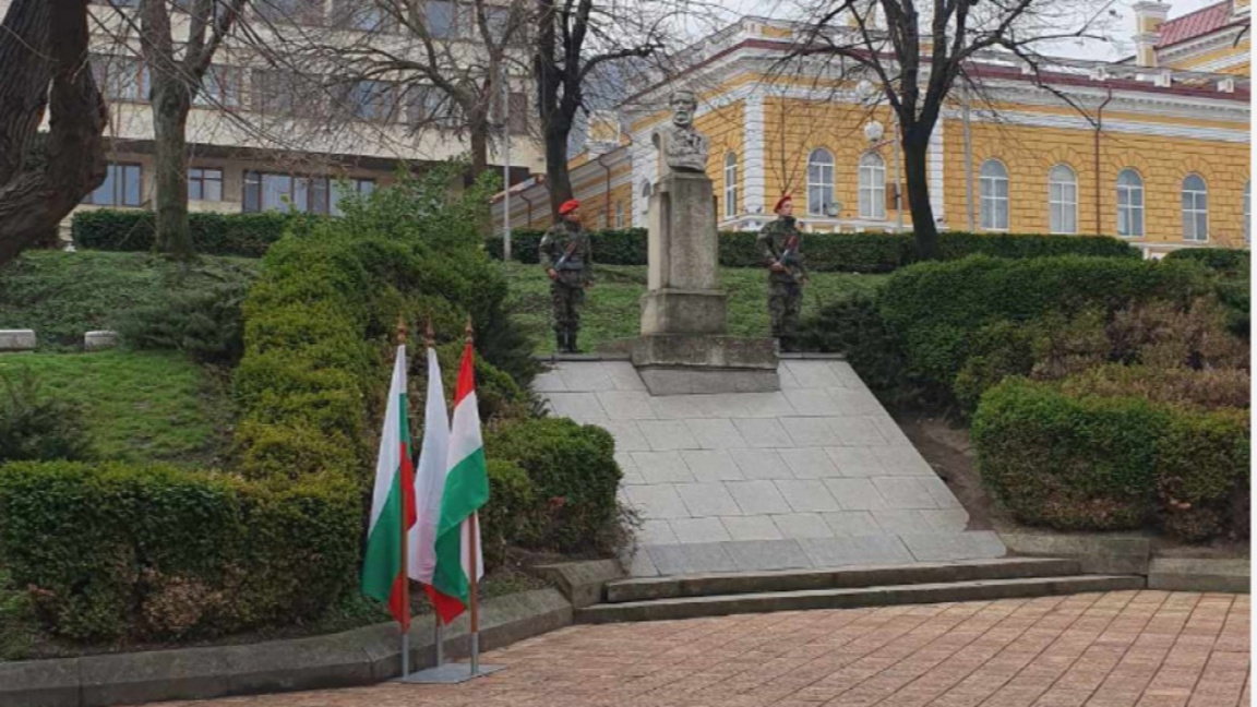 Паметник на Лайош Кошут в Шумен