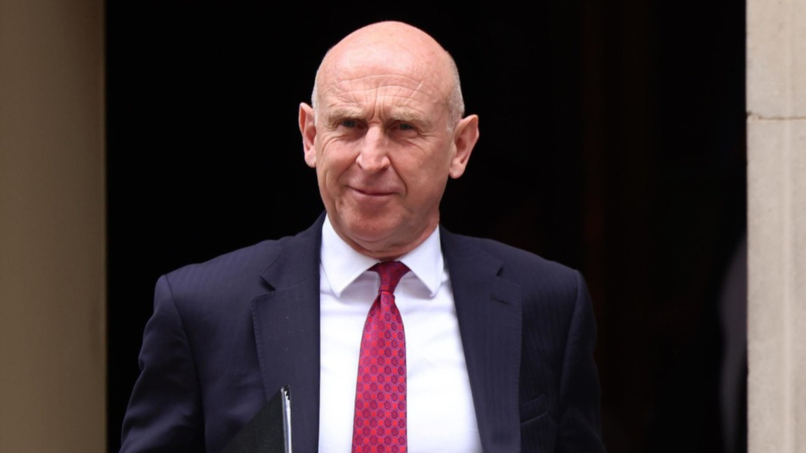 Министърът на отбраната на Великобритания Джон Хийли