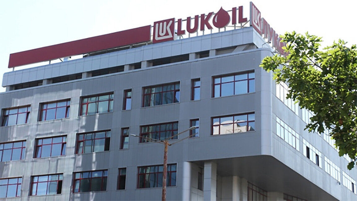 “Lukoil” nuk po negocion për shitjen e rafinerisë në Burgas