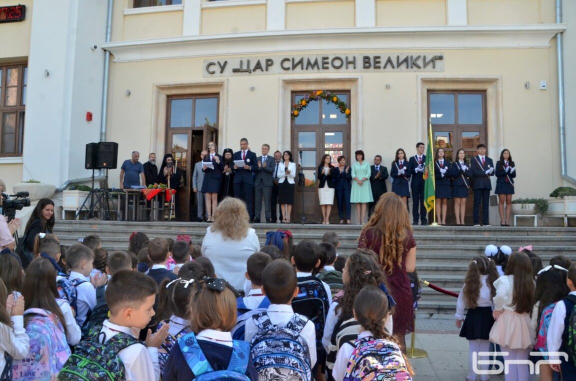 Първият училищен звънец удари в най-старото и най-голямо видинско училище (СНИМКИ)