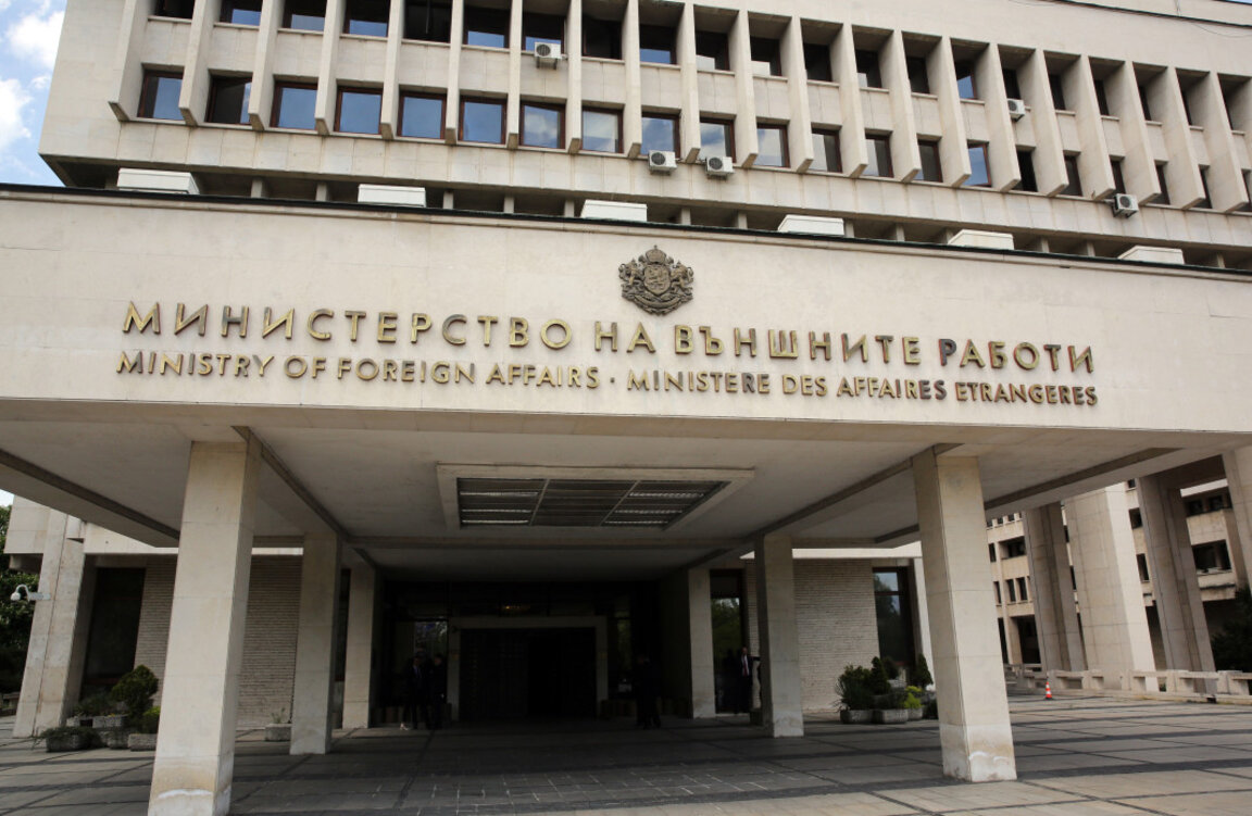МВнР: Не пътувайте до Сицилия и околните острови заради изригването на Етна