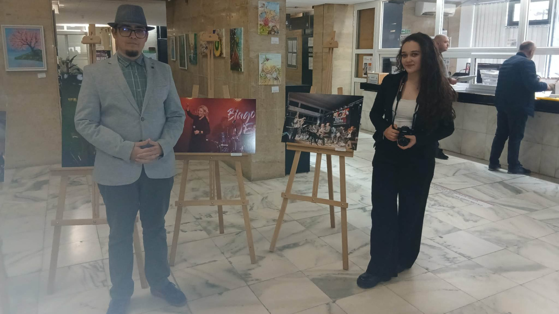 Изложба „ФЕСТИВАЛ/ИСТОРИЯ" се откри днес във фоайето на община Благоевград