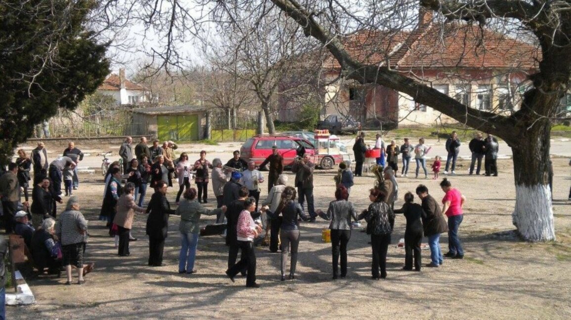 Традиционно хоро ще събере жителите на Неговановци за Великден