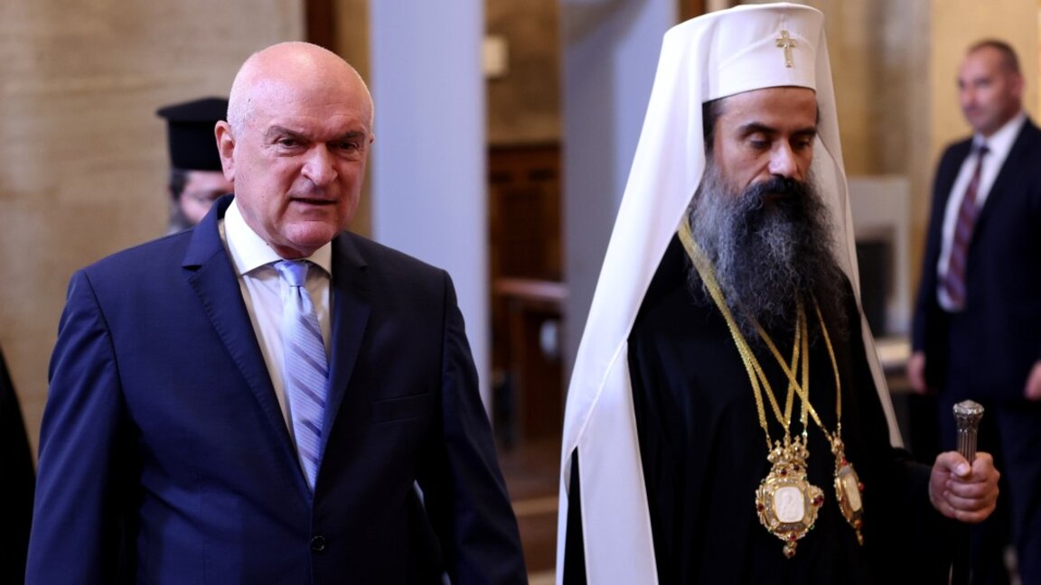 Патриарх Даниил е в сградата на МС, премиерът го посрещна лично