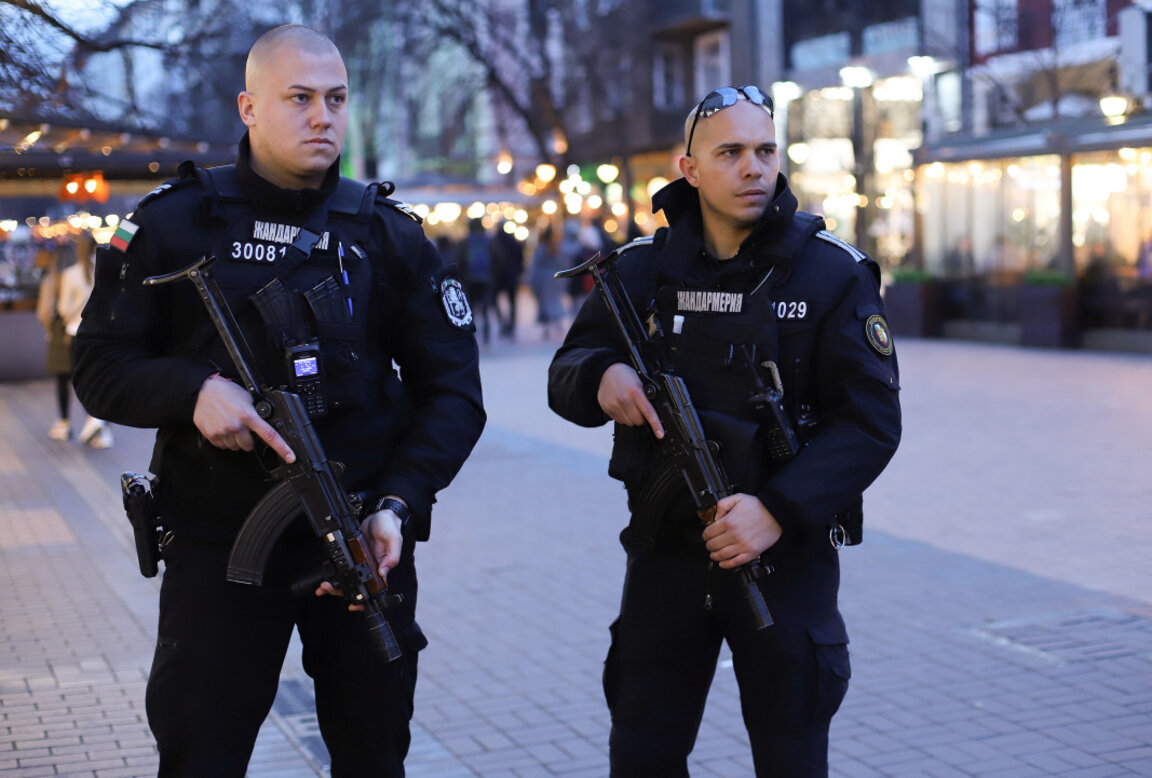 Полицейски проверки в София: Над 100 задържани