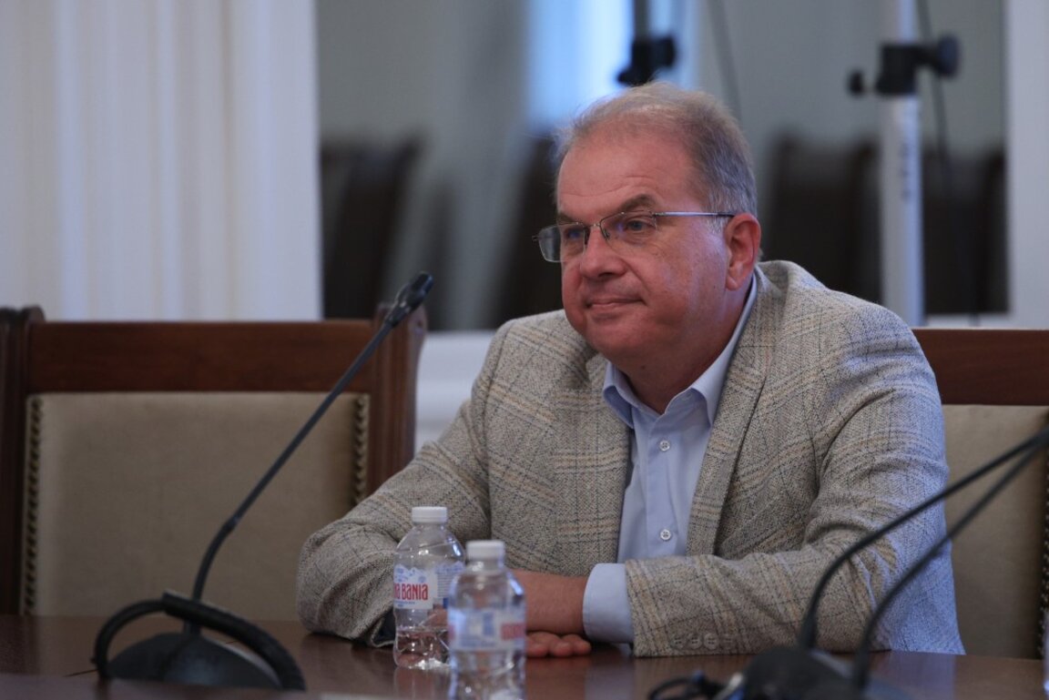 Председателят на правната комисия в парламента Радомир Чолаков