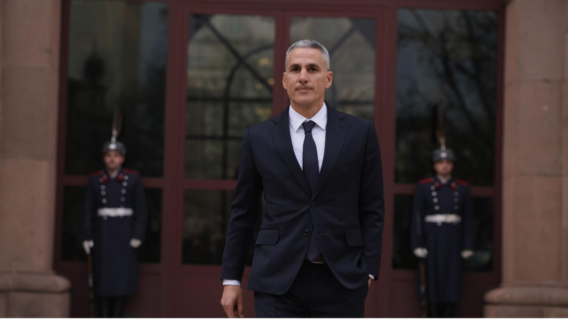 APS: Gjurov kryeministër teknik dhe veto për seksionet jashtë vendit