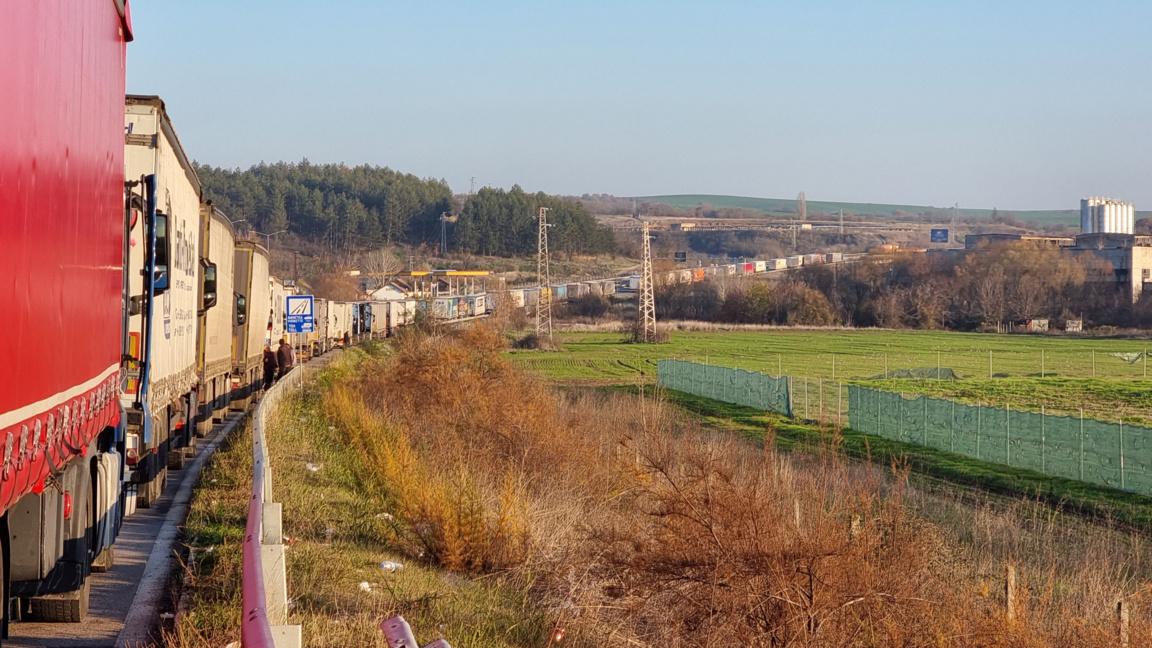 Tráfico intenso de camiones en la frontera con Turquía