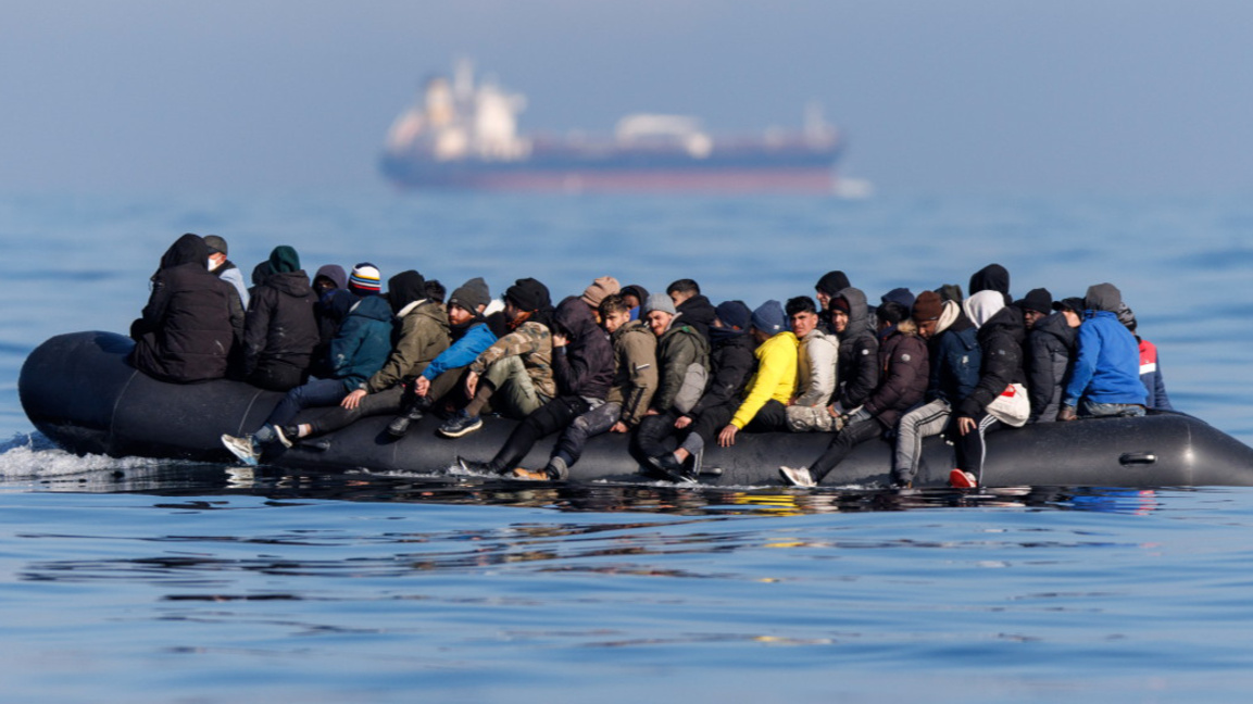 Мигранти, прекосяващи Ламанша на малка лодка, архив, март 2024 г.