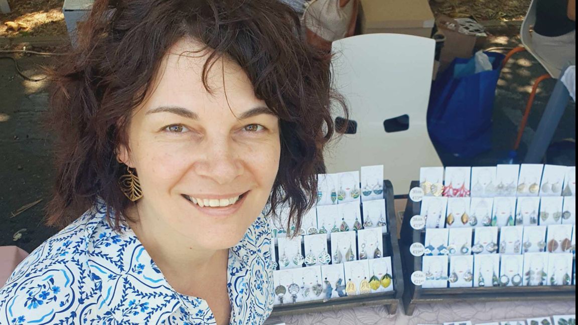 Бижута от стомана с нежно сърце прави пловдивчанката Ваня Зонева 