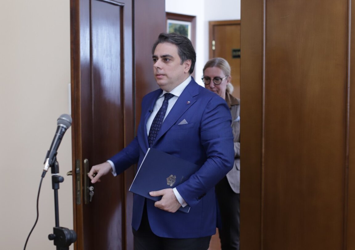 Асен Василев