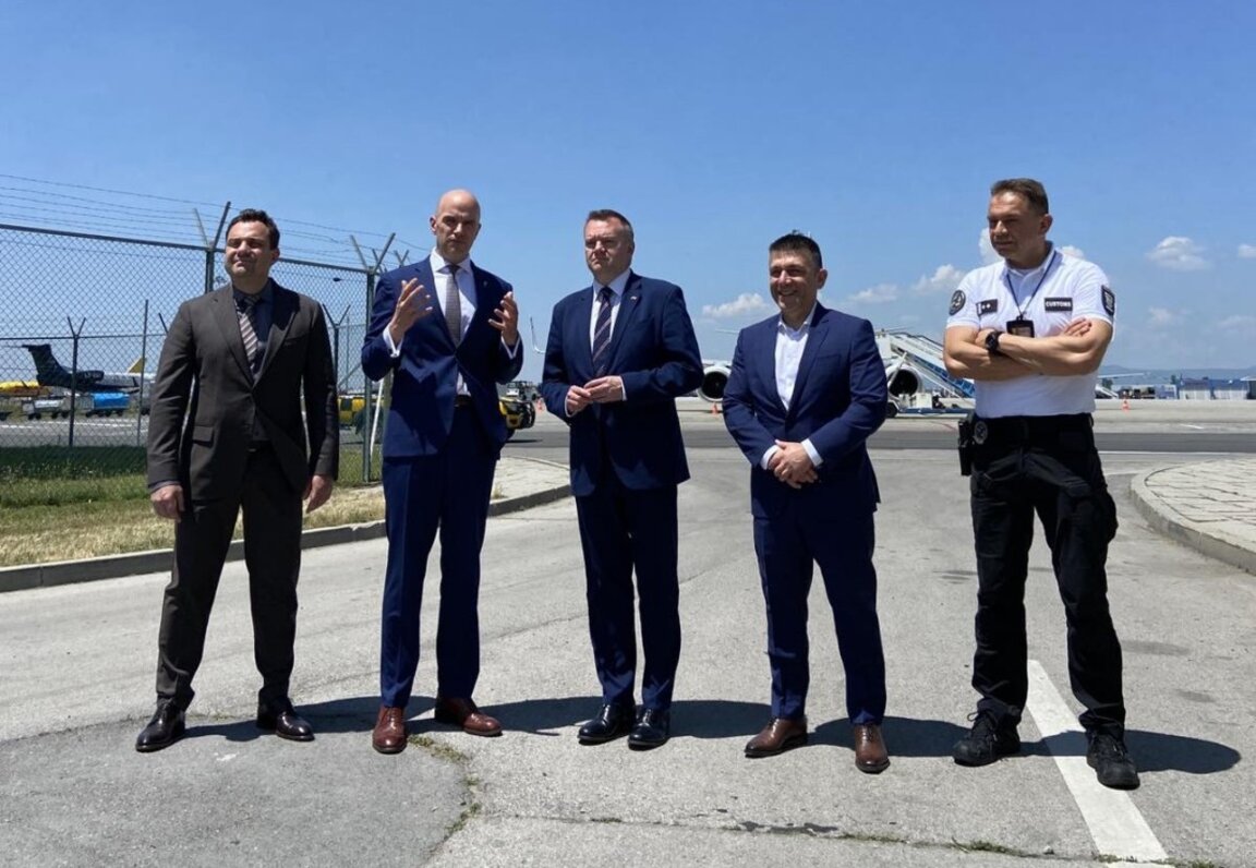 Βρετανοί εκπαιδεύουν υπαλλήλους των Βουλγάρικων Τελωνείων
