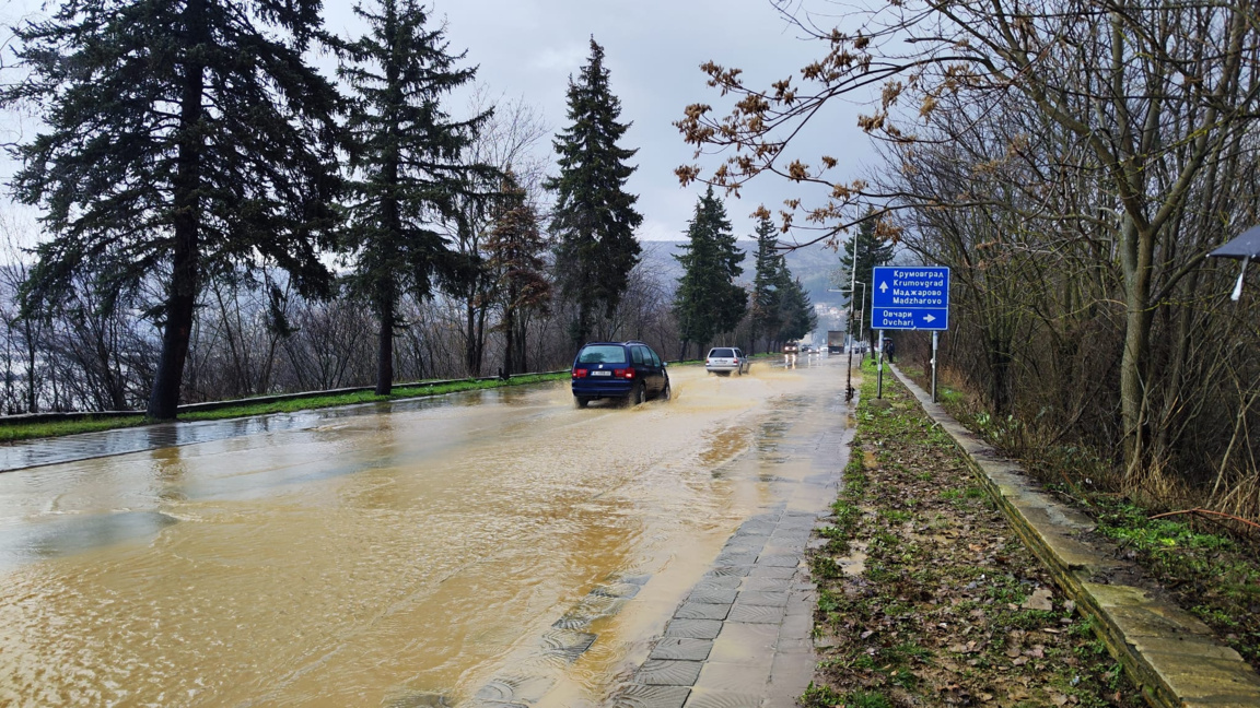 Оранжев код за валежи в Кирково и Крумовград