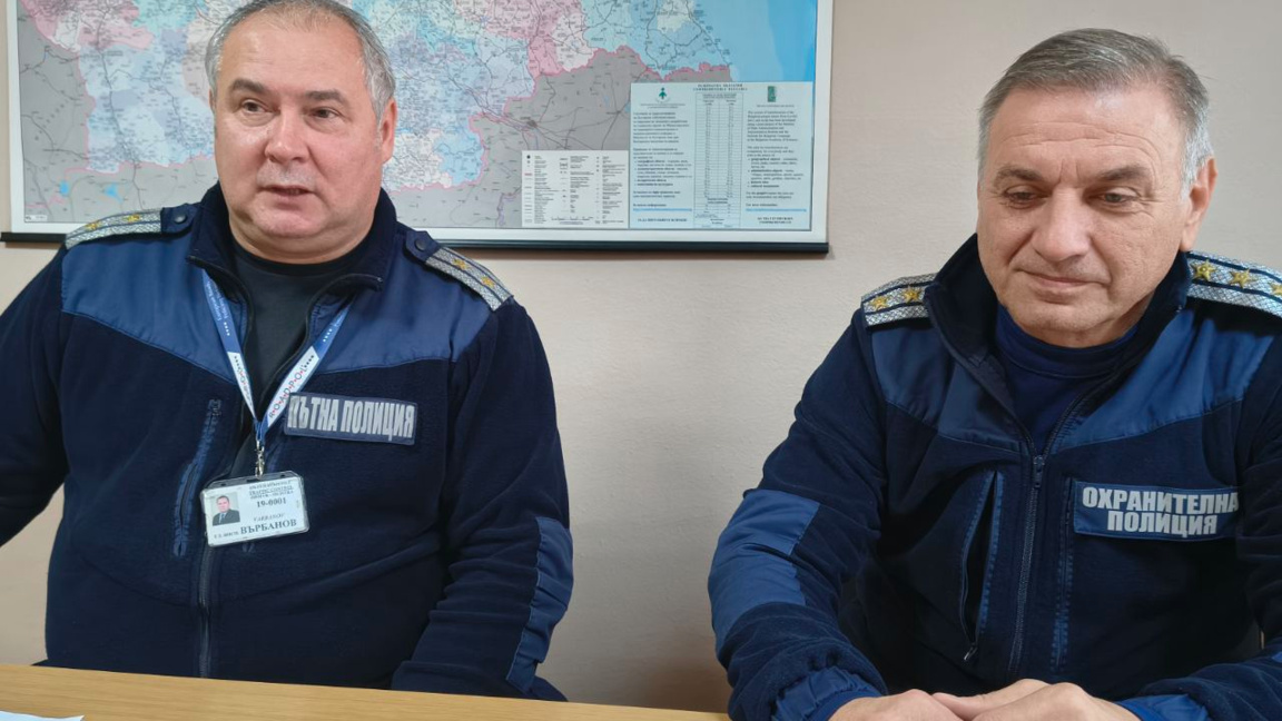 Главен инспектор Радостин Върбанов (вляво) и комисар Димо Василев